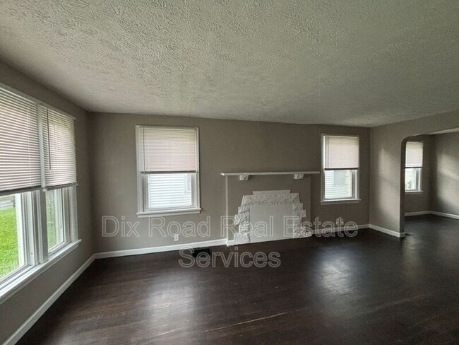 Photo - 144 Niagara Ave
