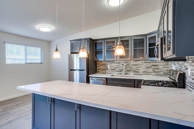 Building Photo - 3530 W Adams Blvd Unit 90