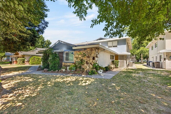 Building Photo - Charming 2-Bed Condo Retreat in Citrus Heights Unit 3