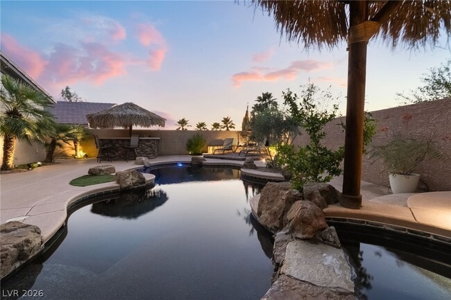Photo - 2676 Lochleven Way
