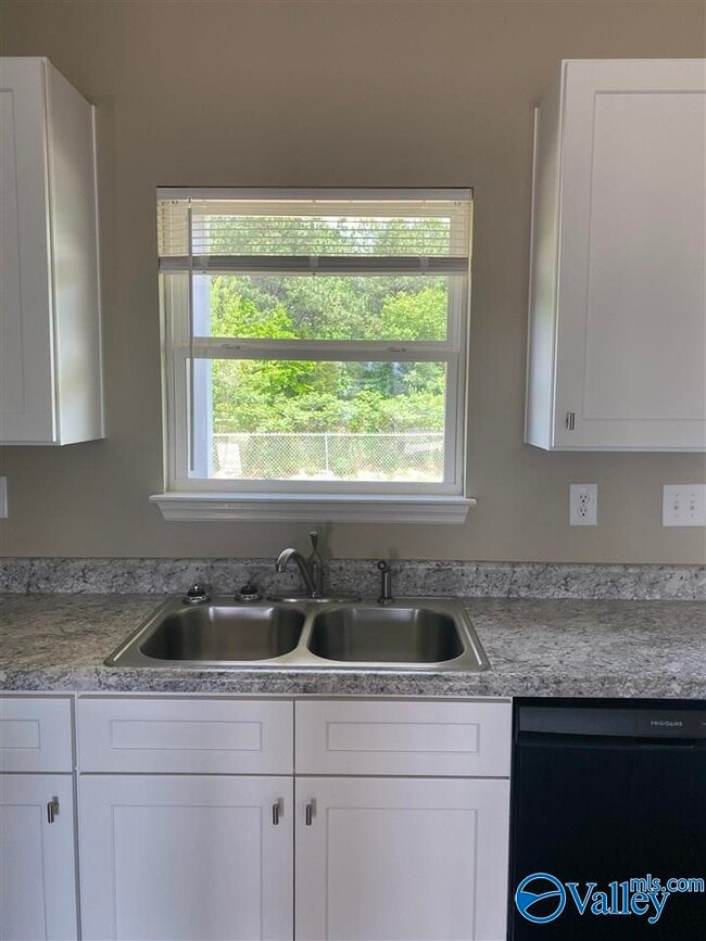 Photo - 223 Fern Bank Dr