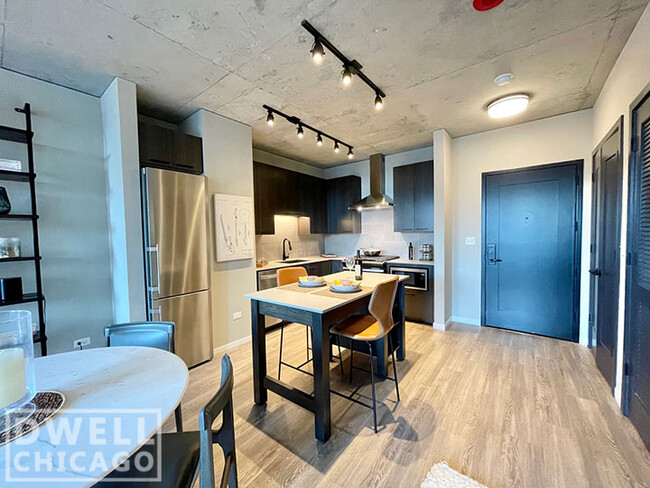 Photo - 935 W Washington Blvd