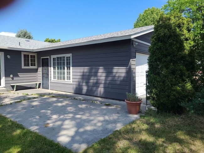 Photo - Close to town/Bonus Room/ Dedicated Office/ Garage
