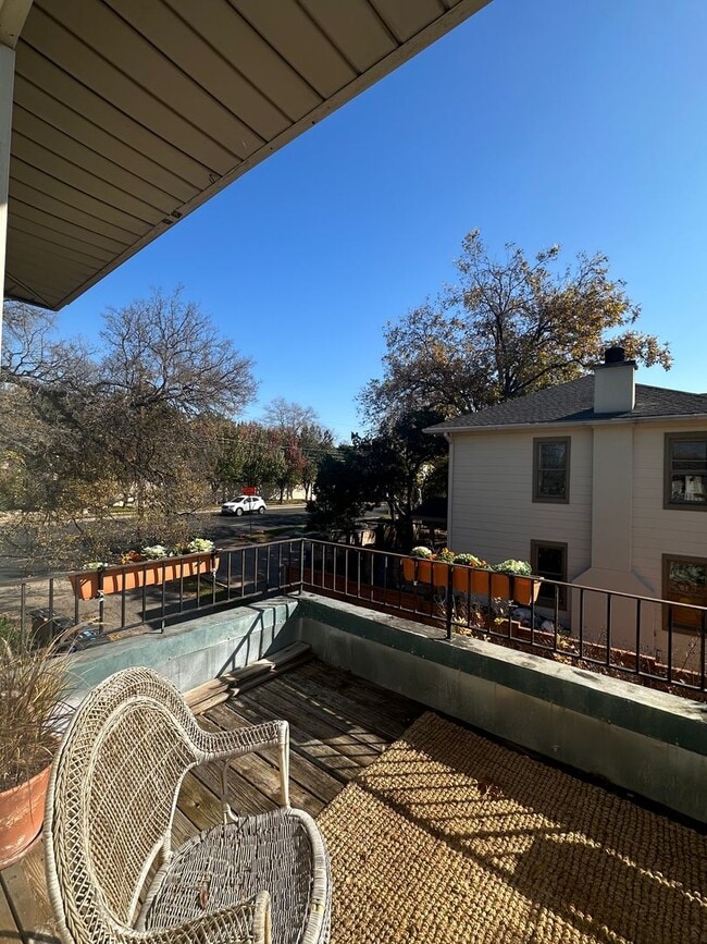 Photo - 1513 Enfield Rd Unit 1513 Enfield C