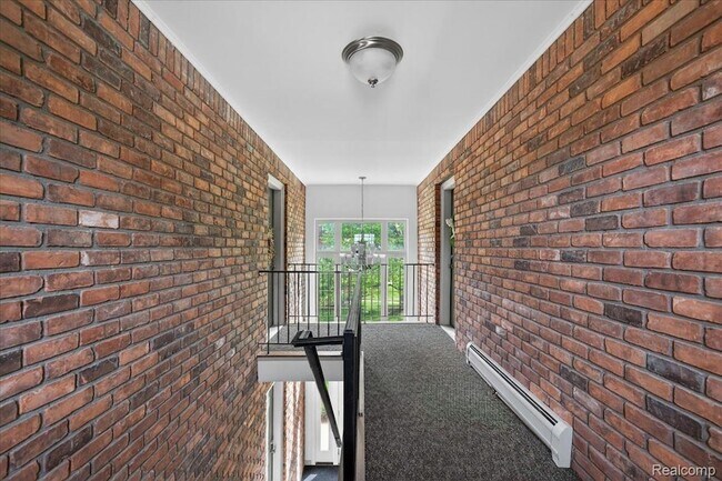 454 Romeo Rd Unit 226