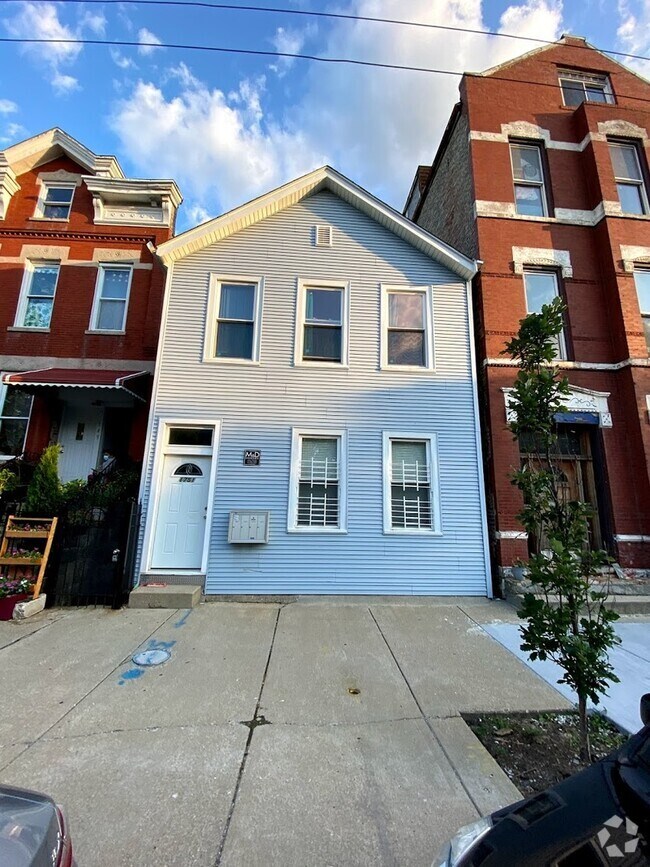 Building Photo - 1751 W Cullerton St Unit 2F Rental