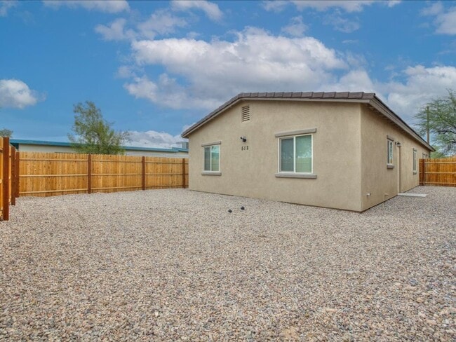 Building Photo - Modern 3 Bedroom 2 Bathroom home with open...
