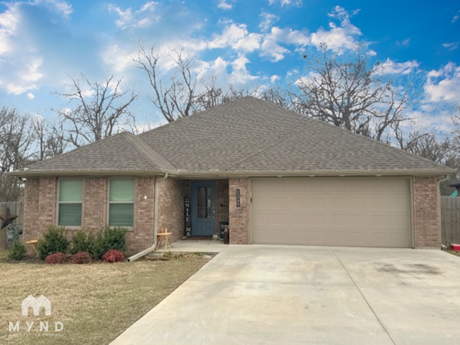 Building Photo - 1311 Valley Dr