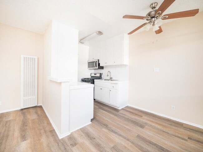 Photo - 1645 N. Winona Blvd