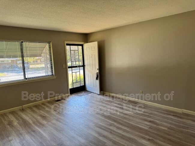 Photo - 2187 Dugan St