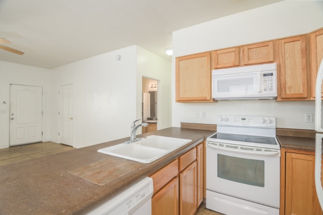 Photo - 1312 E 8th St Unit 2