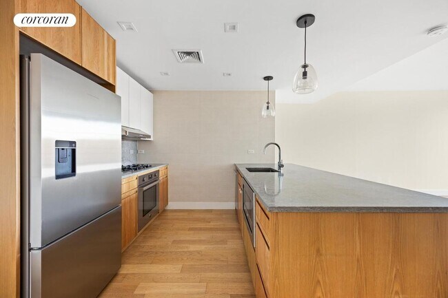 Photo - 264 Webster Ave