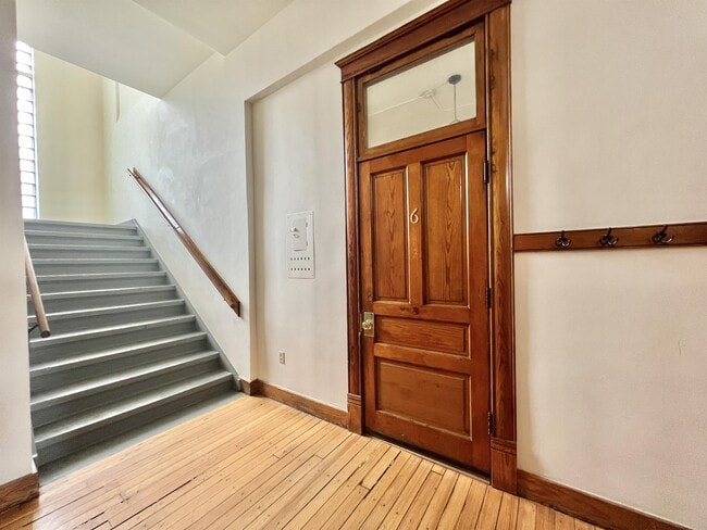 Photo - 214 Wood St Unit 6