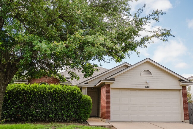 Photo - 810 Faircrest Dr