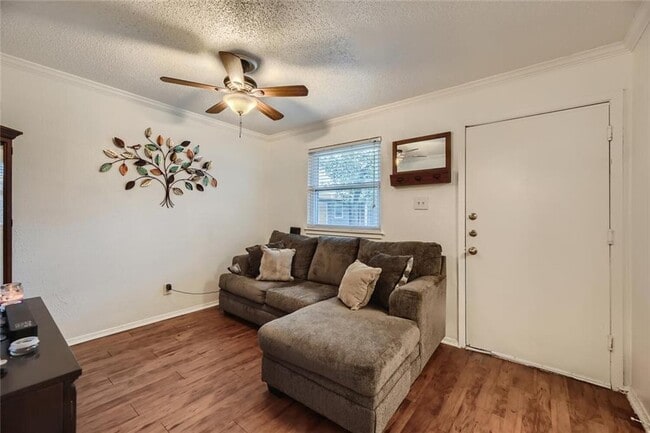 Photo - 2401 Manor Rd Unit 111