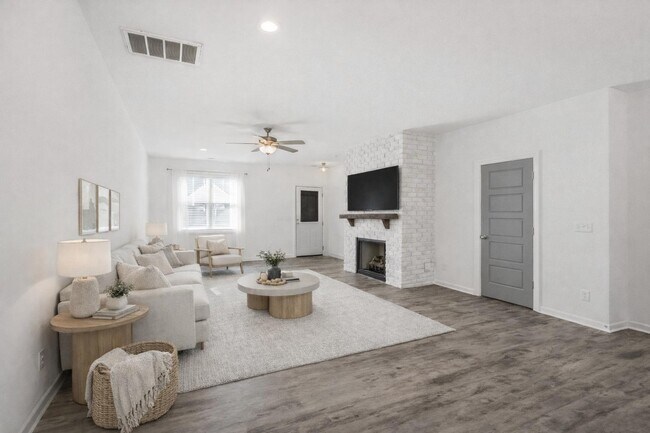 Photo - 747 Hadstock Path