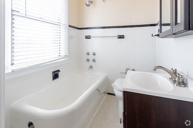 Estudio - The York - Princeton on Beacon Street