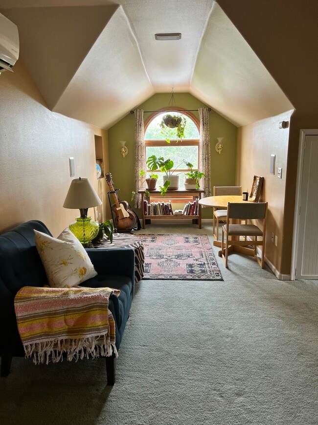 Photo - 616 W Mulberry St