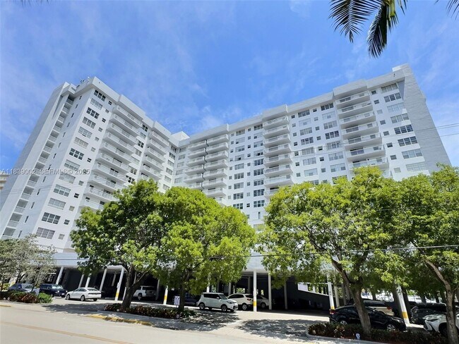 Building Photo - 137 Golden Isles Dr Unit 1109