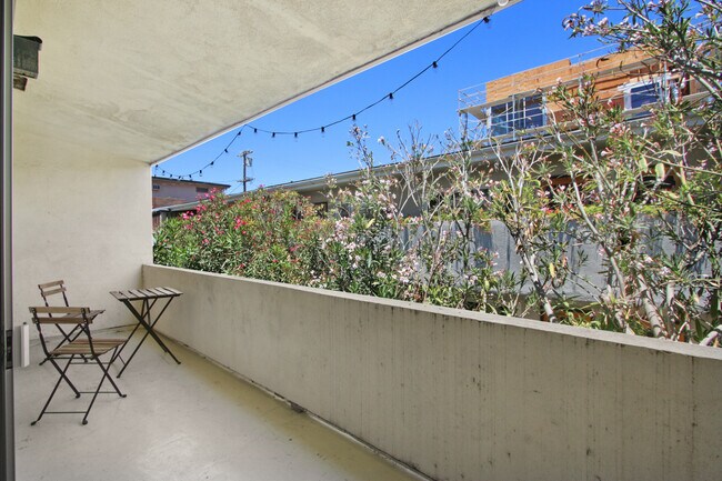 Photo - 11615 Darlington, Prime Brentwood, Steps t...