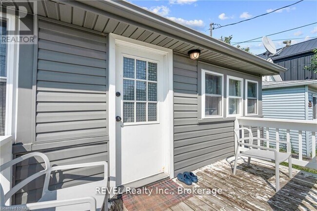 Photo - 3842 Roxborough Ave