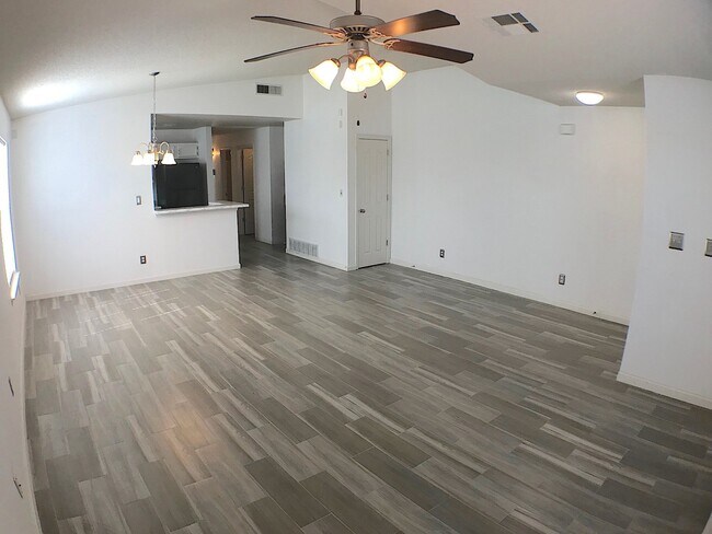 Photo - East El Paso 3bed/2bath Refrig A/C