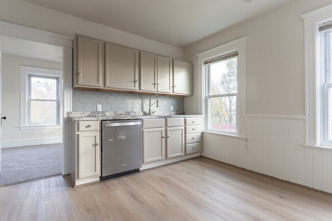 Photo - 643 Rathbun St Unidad 3