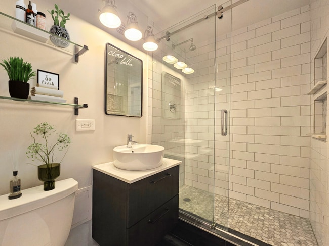 Photo - 1350 N Dearborn St