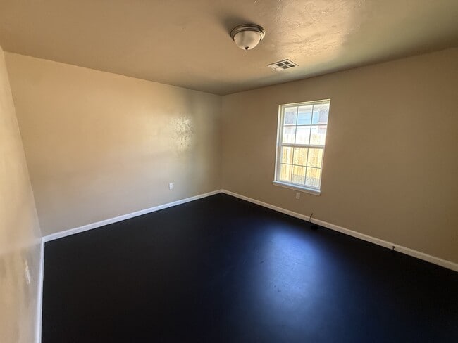 Photo - 211 W 16th St