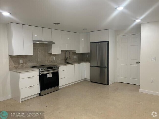 Building Photo - 2865 SW 16th St Rental