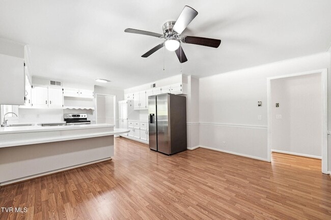 Photo - 808 Chippendale Rd