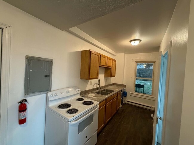 Building Photo - 4 Altamont Terrace Unit 4