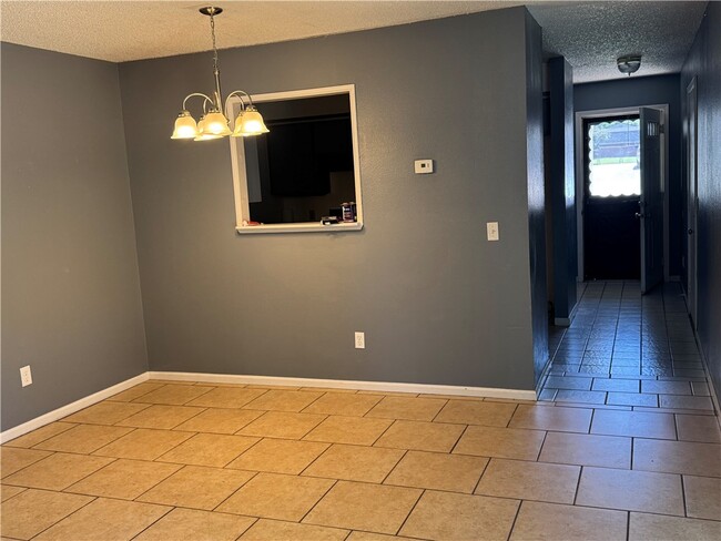 Photo - 1114 A Mockingbird Ln