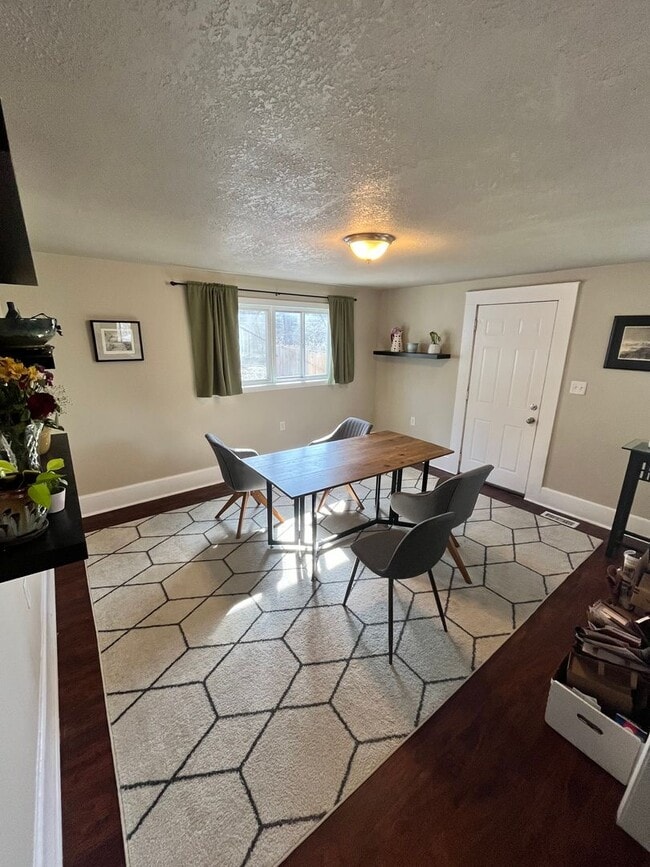 Photo - Stunning 4 Bed Home West of Drake