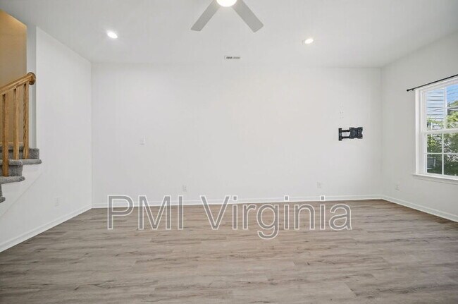 Photo - 105 Gilmerton Ave
