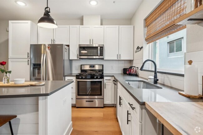 Building Photo - 2827 Manor Rd Unit 3104 Rental