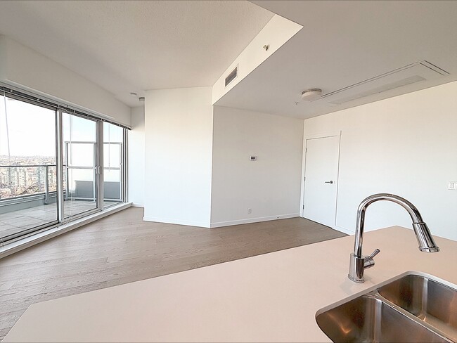 Building Photo - Centre West - 2502 Penthouse Unit 2502