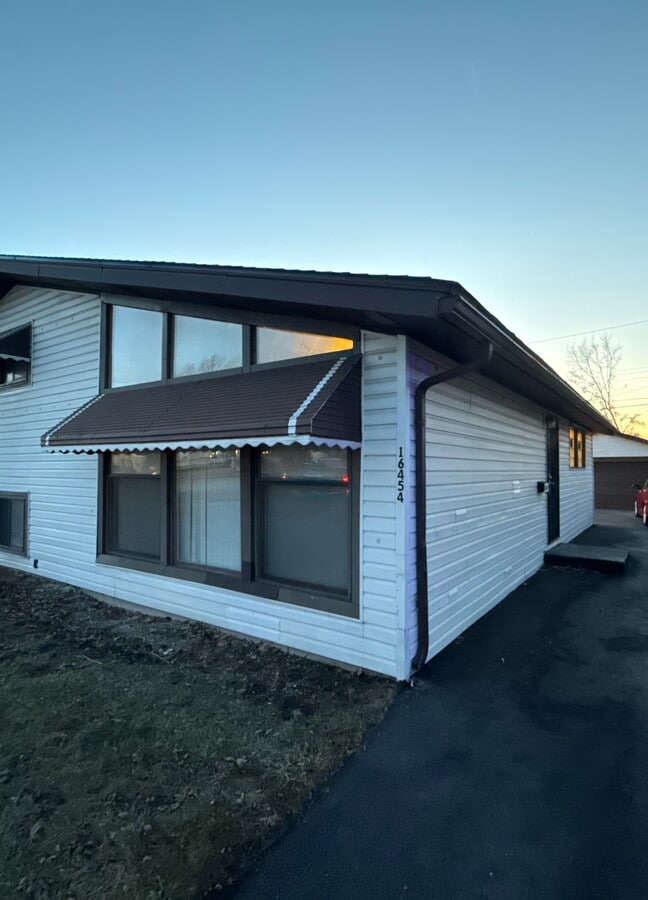 Photo - 16454 Wolcott Ave