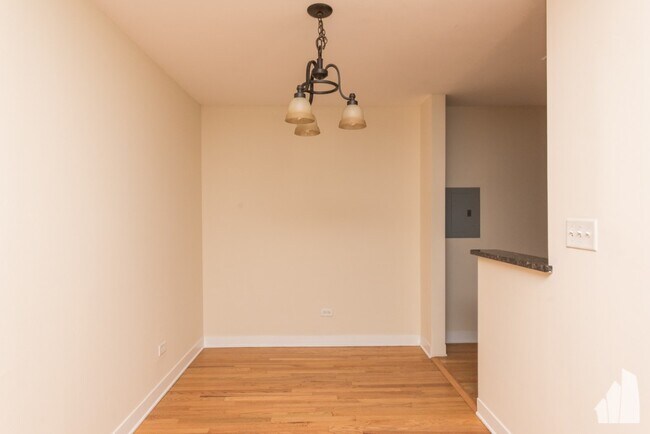Photo - 645 W Wrightwood Ave