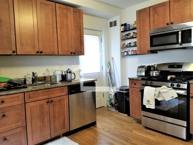 Photo - Awesome 3bed 1 bath Duplex in Brighton...