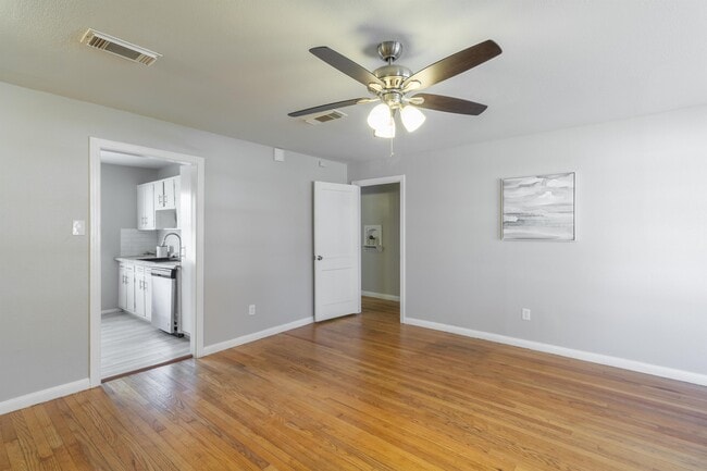 Photo - 313 Evans St