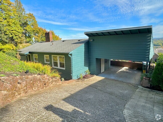 Building Photo - South Portland Hilltop Ranch Home with Ind...