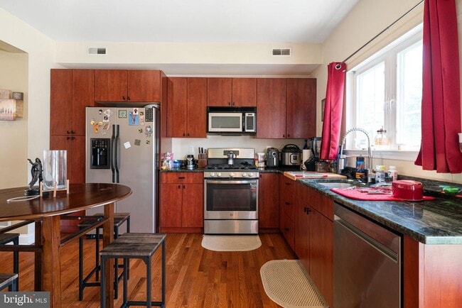 Photo - 656 N 8th St