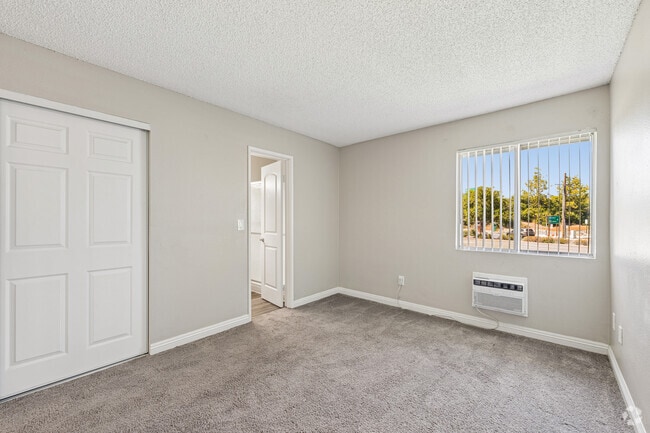 2BR, 2BA - 850SF - Second Bedroom