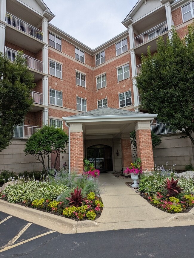 Building Photo - 101 Pointe Dr Unit 203