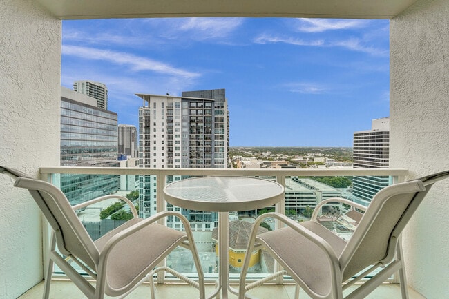 Building Photo - 350 SE 2nd St Unit 2480