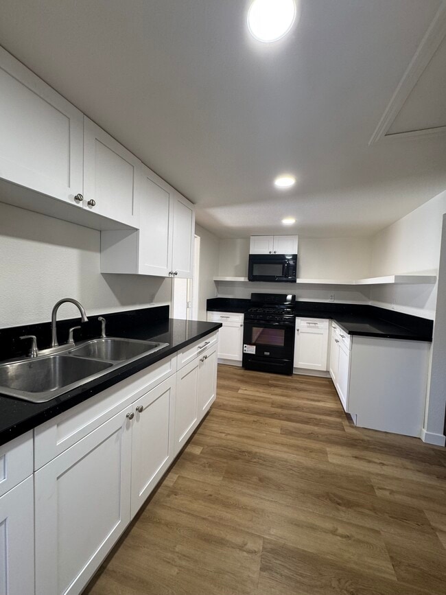 Photo - 40253 Johnston Ave