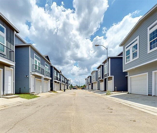 Photo - 4935 Dalhart Dr