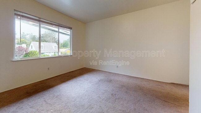 Photo - 857 Pacific St