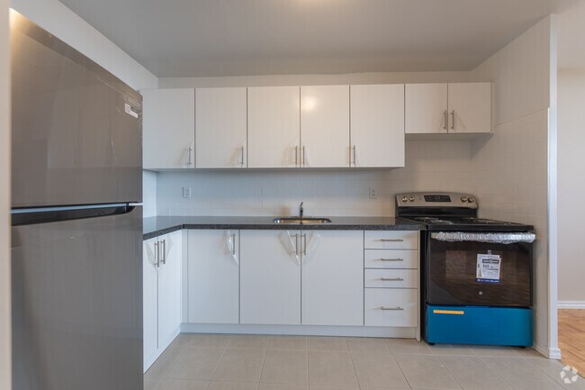 2BR, 1BA - 885SF - Kitchen - 165-195 Barrington Ave